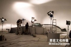 廣告片跟微電影是藝術(shù)和商業(yè)緊密結(jié)合的行業(yè)